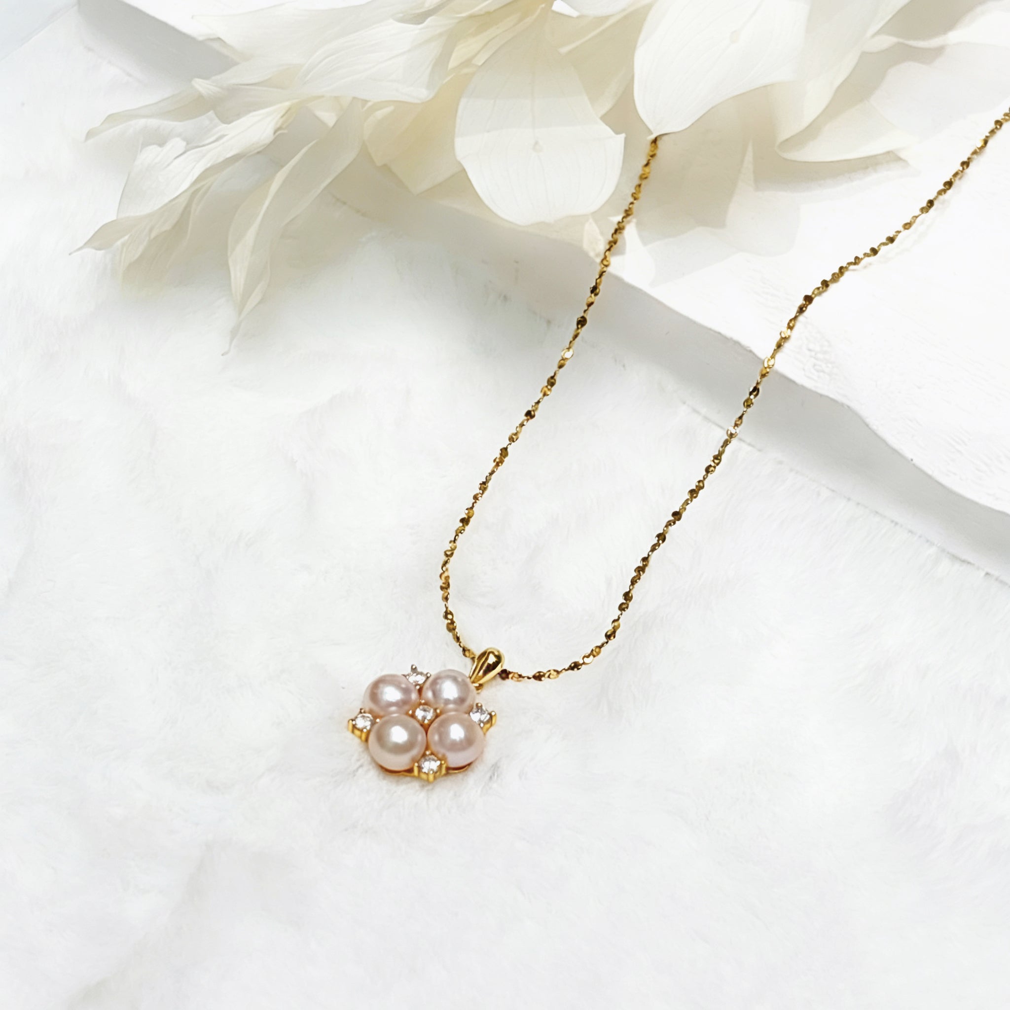 Champagne Soft-Shine Natural Pearl Four-Leaf Clover Gold Necklace by NEPTUNE PEARL