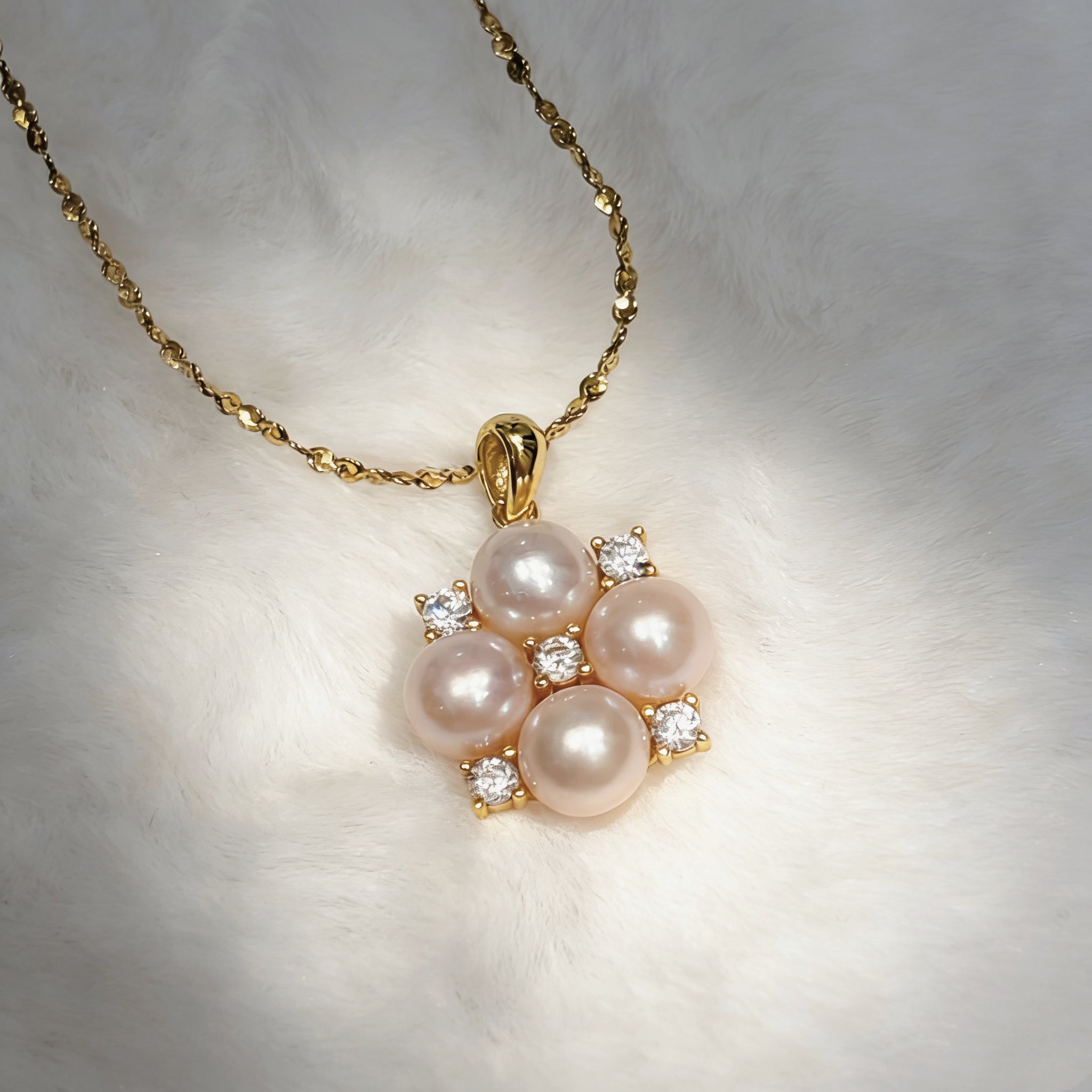 Champagne Soft-Shine Natural Pearl Four-Leaf Clover Gold Necklace by NEPTUNE PEARL