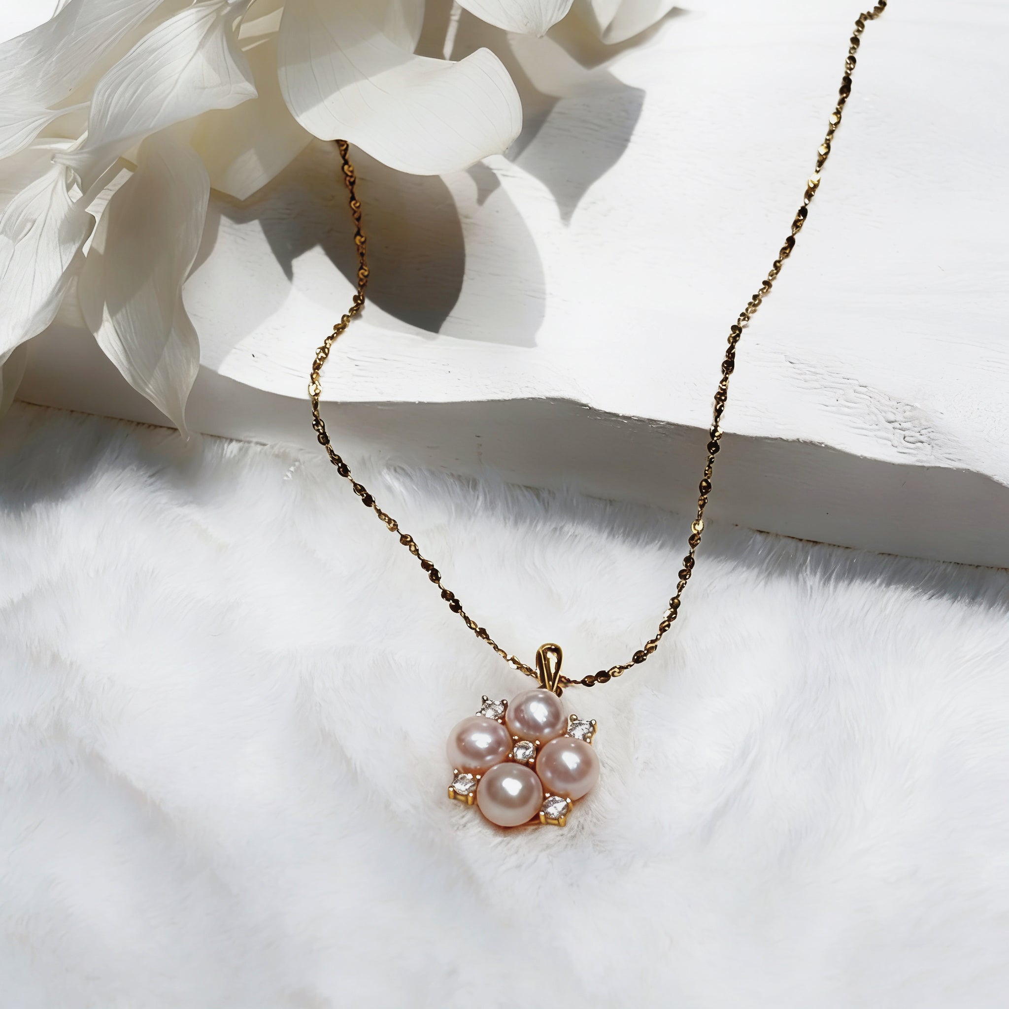 Champagne Soft-Shine Natural Pearl Four-Leaf Clover Gold Necklace by NEPTUNE PEARL