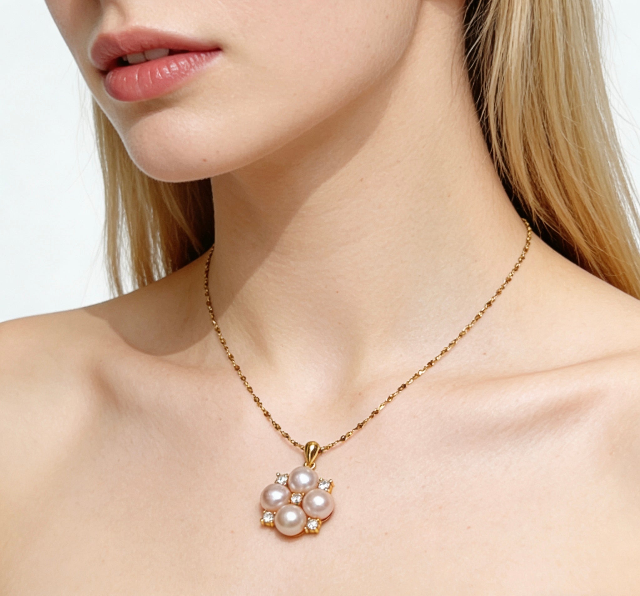 Champagne Soft-Shine Natural Pearl Four-Leaf Clover Gold Necklace by NEPTUNE PEARL