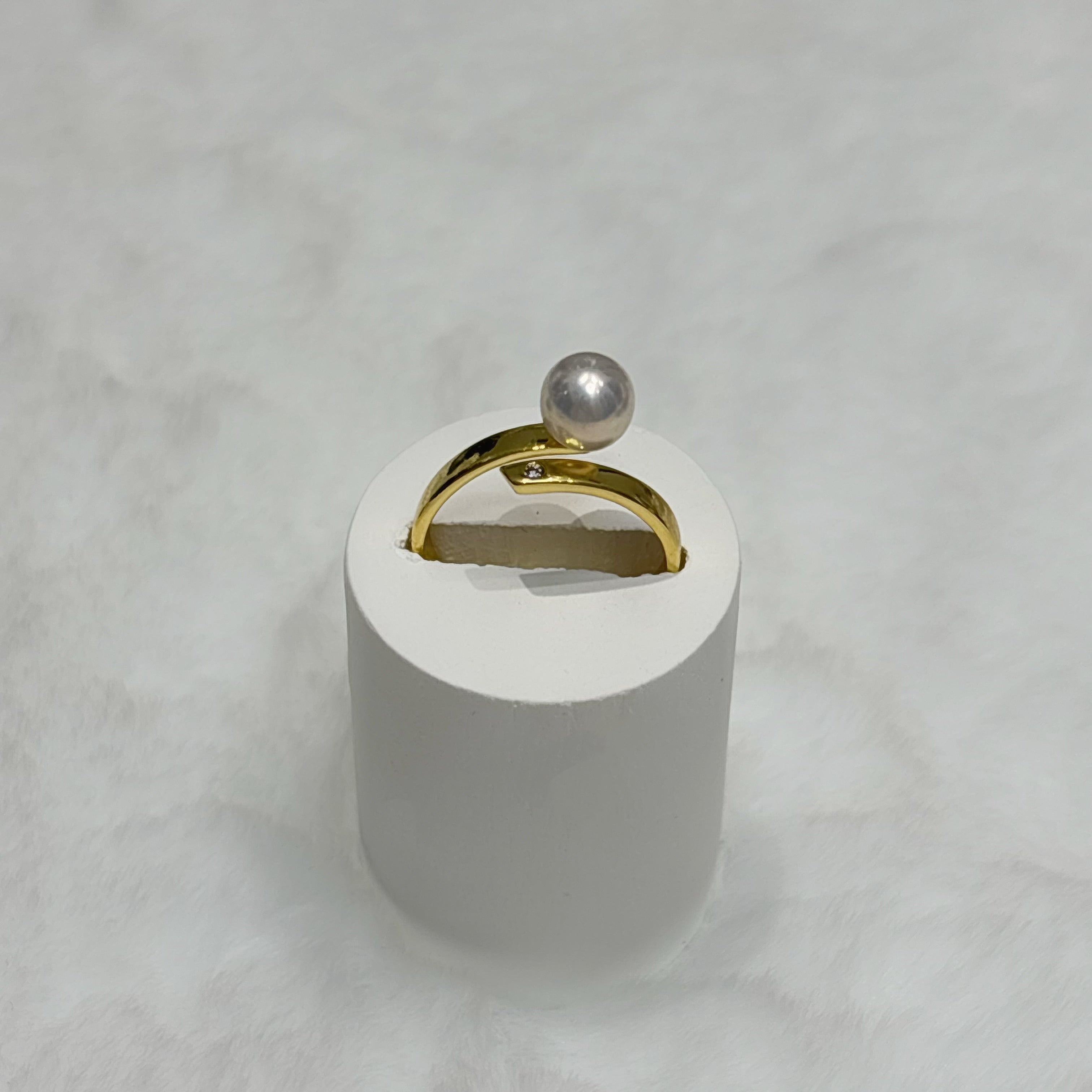 Aurora Premium Freshwater Pearl Minimalist Gold Ring by NEPTUNE PEARL