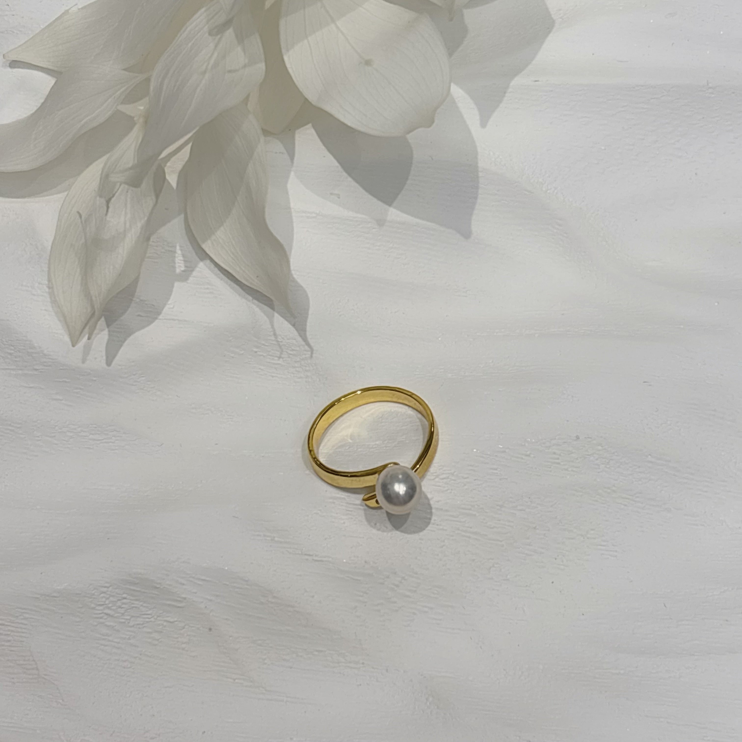 Aurora Premium Freshwater Pearl Minimalist Gold Ring by NEPTUNE PEARL