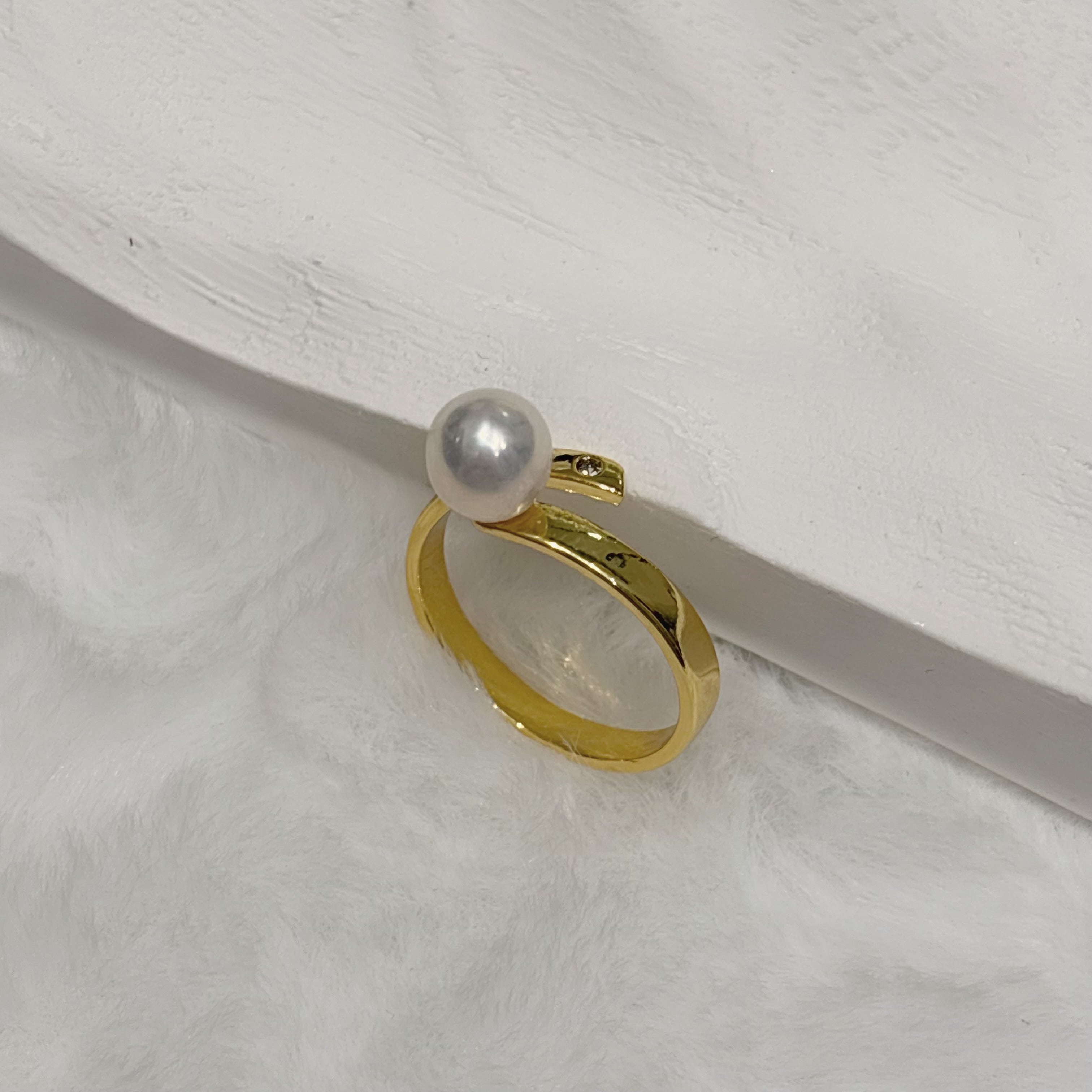 Aurora Premium Freshwater Pearl Minimalist Gold Ring by NEPTUNE PEARL