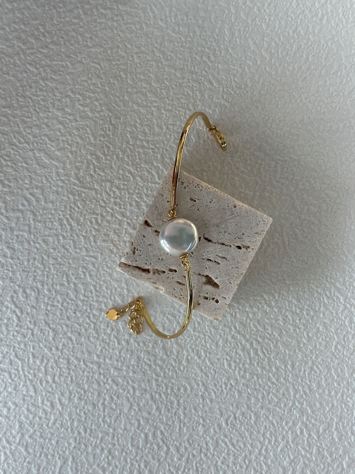 Sun-Button Round Baroque Pearl Gold Bracelet by NEPTUNE PEARL
