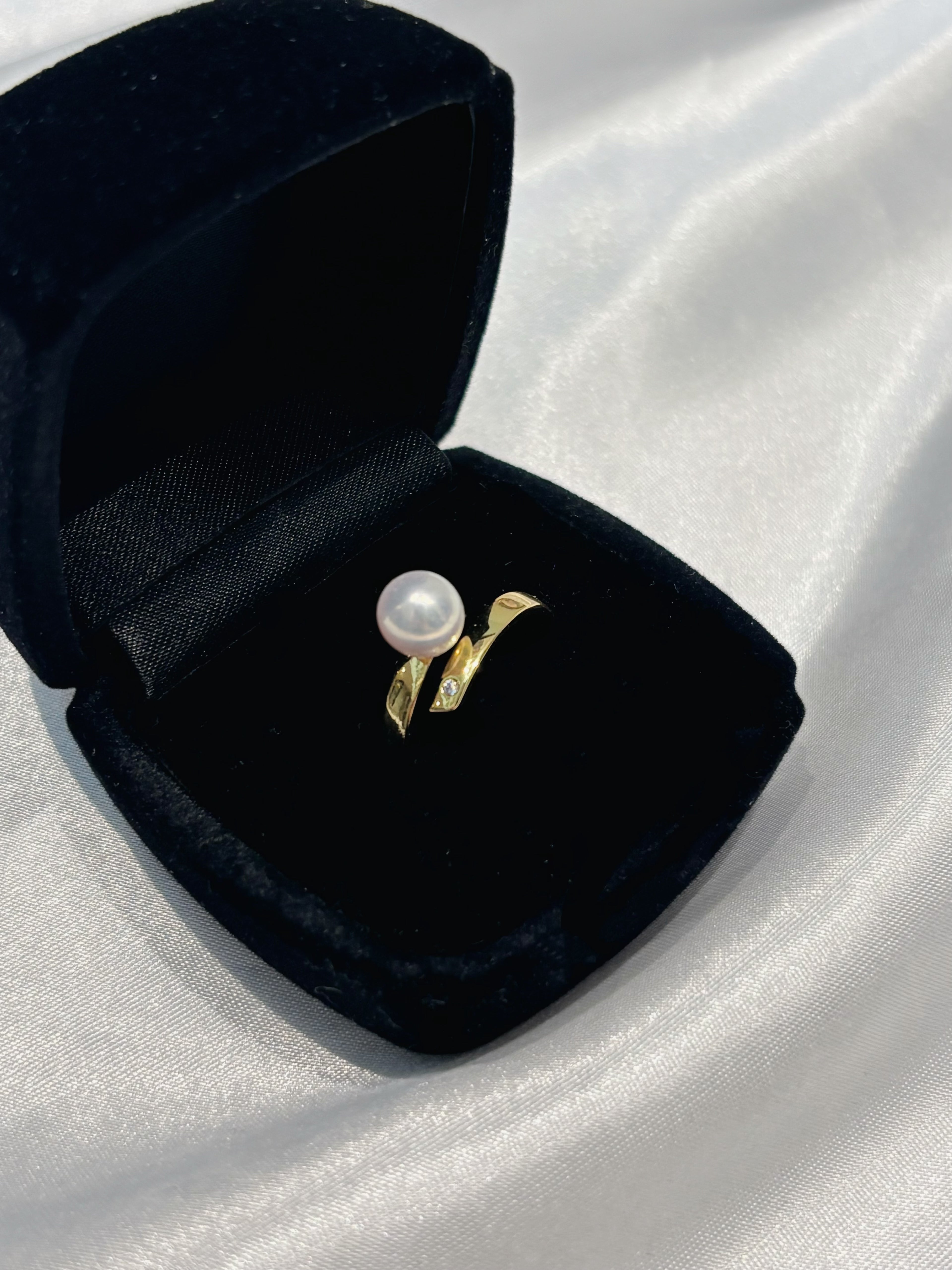 Aurora Premium Freshwater Pearl Minimalist Gold Ring by NEPTUNE PEARL