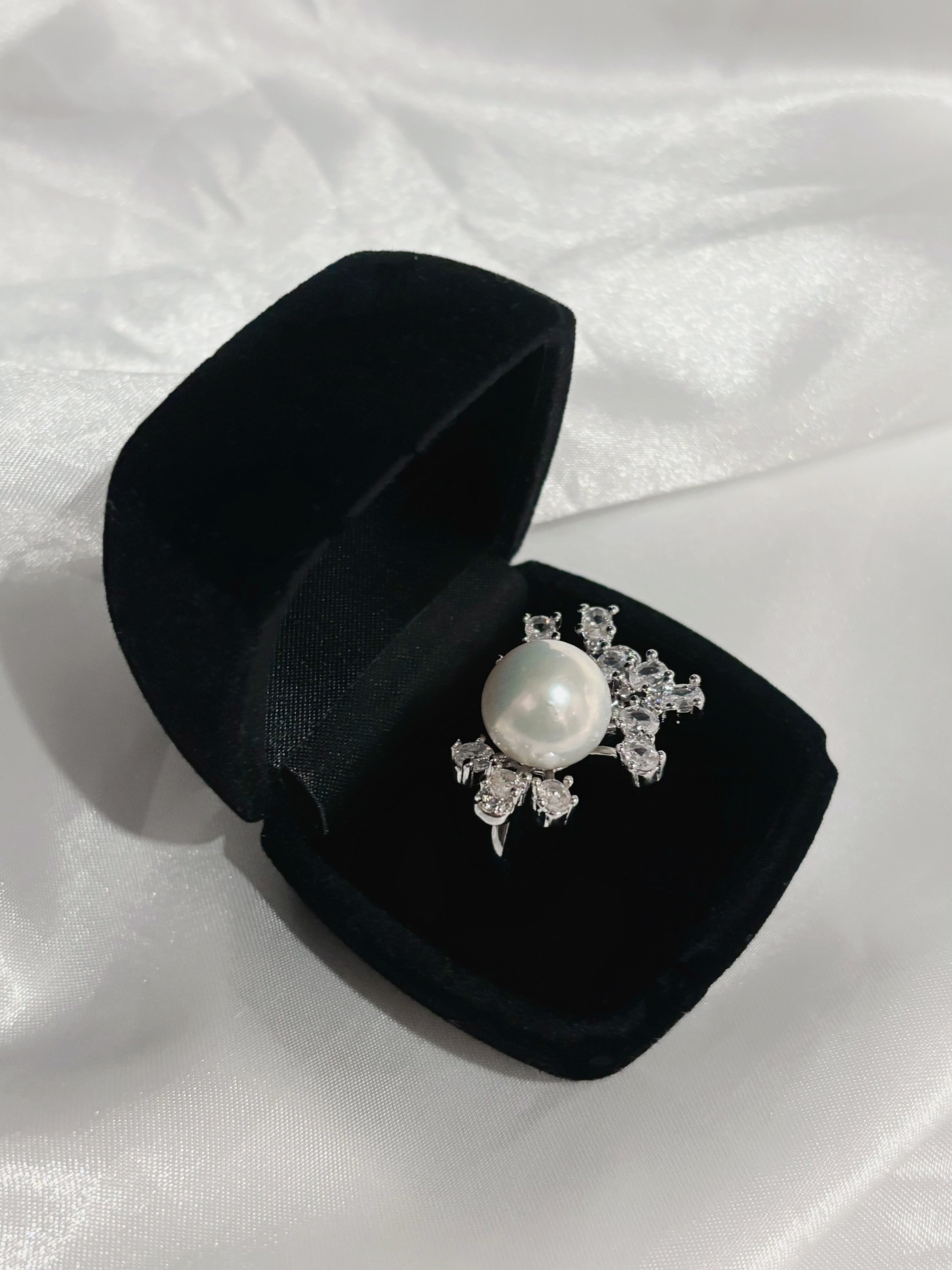 Shimmering Natural Large Freshwater Pearl & Firework-Shaped Cut Diamond Style Silver Banquet Ring by NEPTUNE PEARL