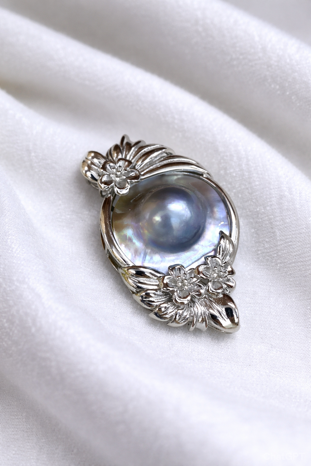 Soft-Boiled Egg Blue Blood Sea Horse Clam Pearl British Garden Sterling Silver Pendant/Brooch 26mm x 40mm by NEPTUNE PEARL